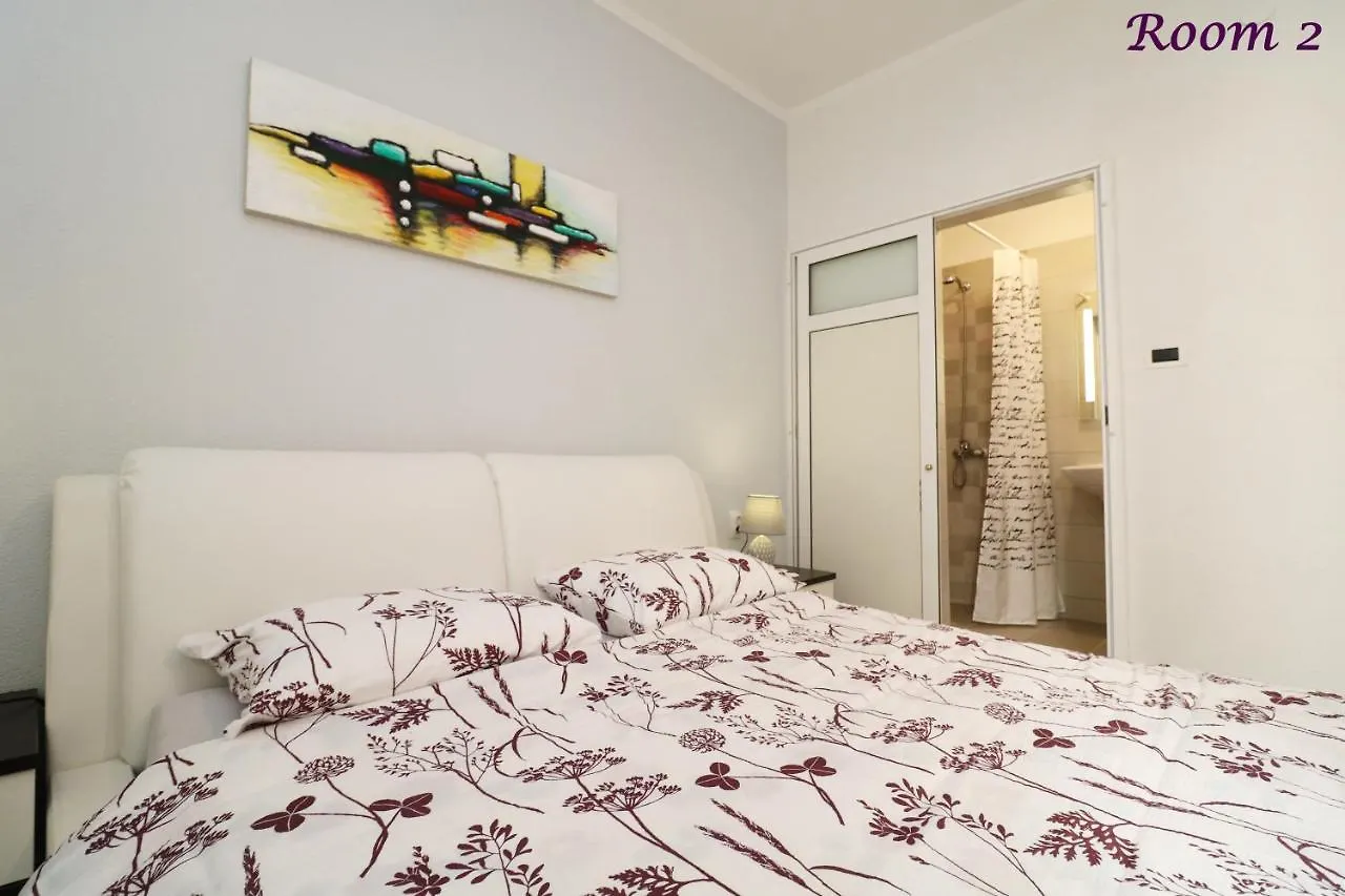 Old Town Rooms And Apartment Guest house
