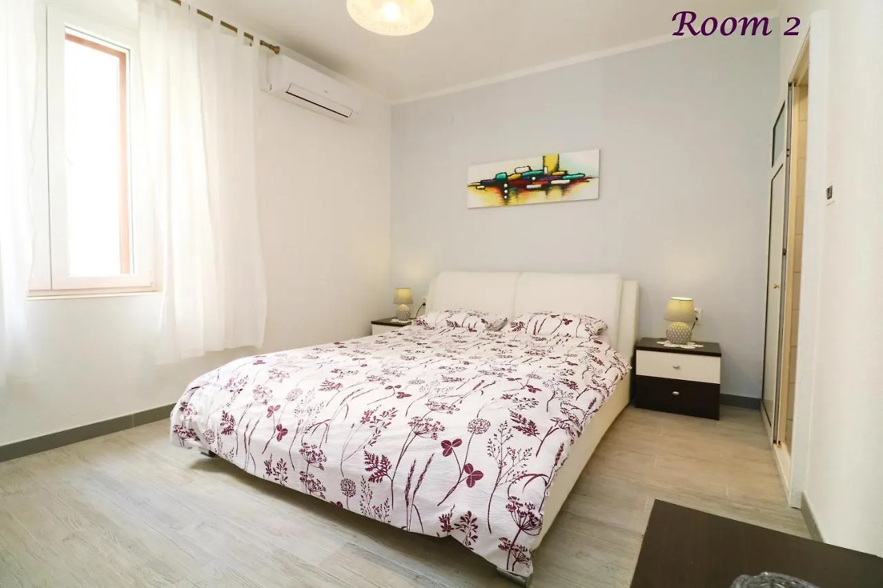 Old Town Rooms And Apartment Guest house