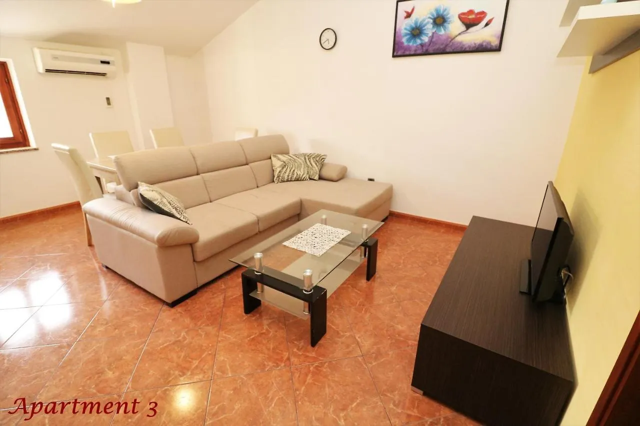 Guest house Old Town Rooms And Apartment