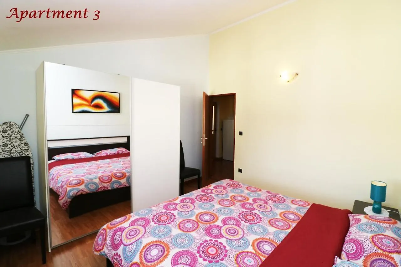 Guest house Old Town Rooms And Apartment