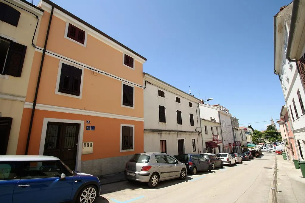 Guest house Old Town Rooms And Apartment