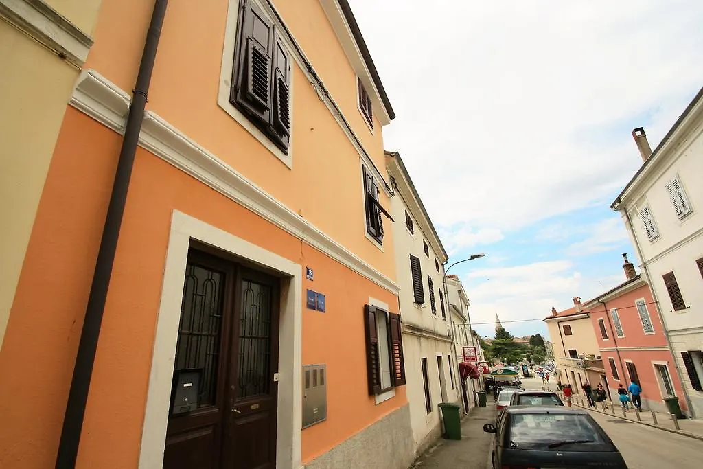 Old Town Rooms And Apartment